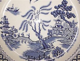 The blue-white ceramics of China and İznik