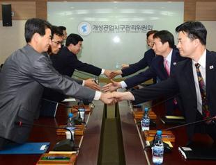 Two Koreas agree to re-open Kaesong industrial zone
