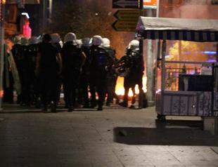 Police intervene against protesters during demos in Istanbul’s Kadıköy