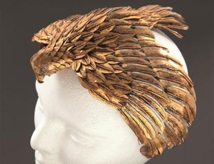 ‘Cleopatra’ headdress, jewels go to auction