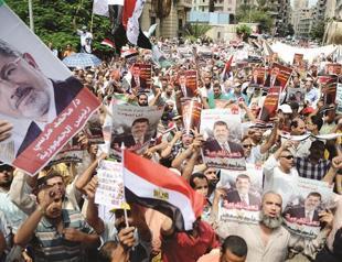 Islamists pour into streets amid warning