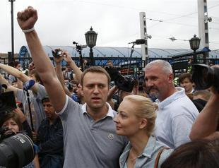 Navalny returns to Moscow a hero after release, will push ahead with mayor bid