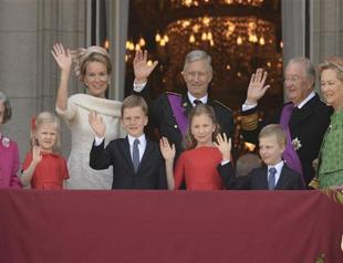 Philippe ascends throne of divided Belgium