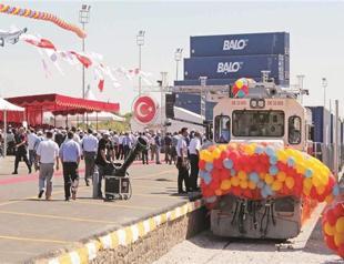 First freight train heads to Germany