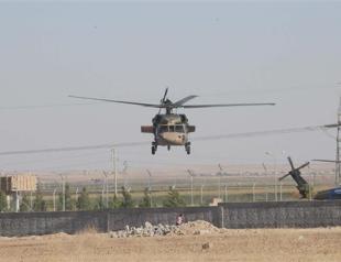 Turkey’s land forces commander inspects troops deployed at Syrian border
