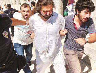 Man with knife causes alarm in Istanbul’s Fatih mosque