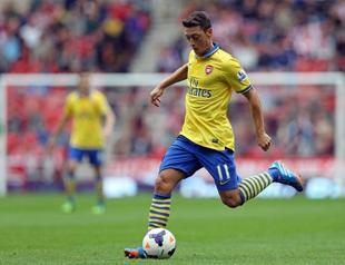 Özil shines for Arsenal in debut