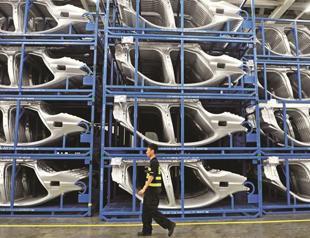 China should probe foreign luxury carmakers over prices: Xinhua