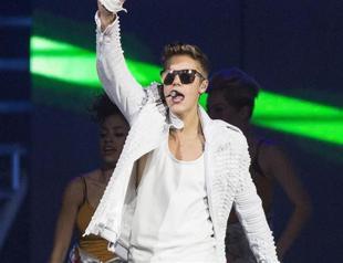 Bus on Bieber tour in border pot bust