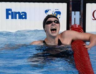 Katie Ledecky smashes 1,500 freestyle world record
