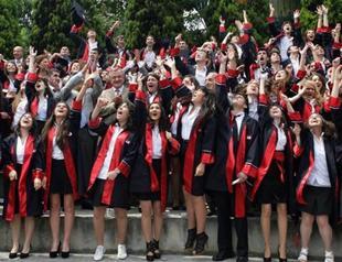 High school bans skirt for female students in Turkeys Antalya