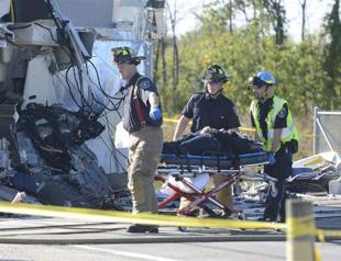 5 killed as Canada passenger train, bus collide