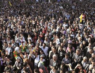 Ruling AKP mulls paving way for political activity in Kurdish