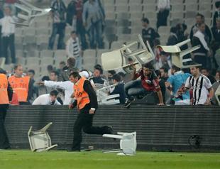 Beşiktaş handed four-game ban for pitch invasion in derby against Galatasaray