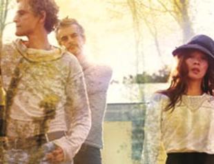 Blonde Redhead on stage at Küçükçiftlik Park