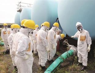 Japans Abe orders surviving Fukushima reactors scrapped, pledges safe Olympics