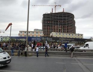 Workers block Istanbul TEM highway after alleged attack