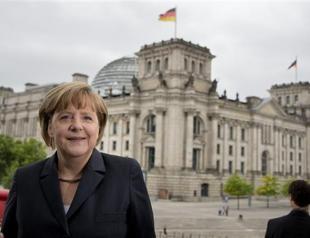 Merkel makes personal pitch in election home straight