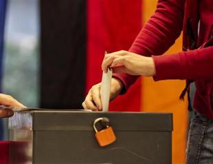 Germany votes with Merkel set for third term