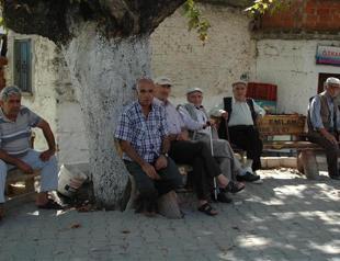 Village refuses to permit burial of famous actor Kurtiz in cemetery