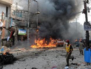 Bomb kills 33 in Pakistans Peshawar