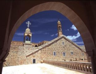 Syriacs to regain Mor Gabriel’s land, no move on Halki Seminary in ‘democratization package’