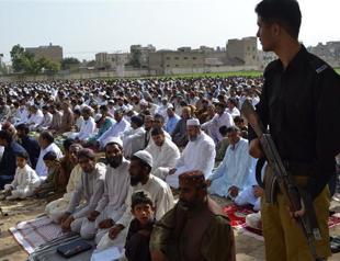 Gunmen kill nine outside Sunni mosque in Pakistan