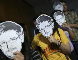 Snowden lies low in Russia as mystery endures