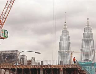 Petronas to build $35 billion LNG plant in Canada