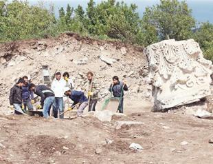 World’s biggest column head found in Balıkesir
