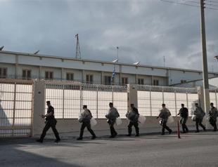 Greece vows to eradicate police links to neo-Nazis