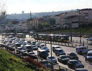 Istanbul starts new week with traffic jam