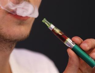EU lawmakers adopt new anti-smoking bill, no curb on e-cigarettes