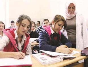 Turkish public servants start wearing headscarf freely