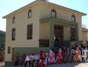 Cemevis exist, should have status: Minister