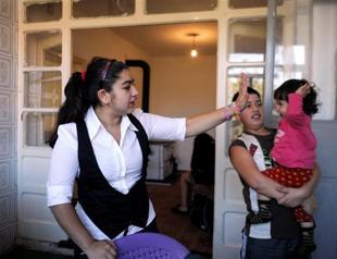 Hollande says deported Roma high school student can return to France alone