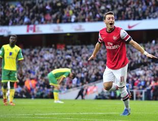 Özil scores twice to keep Arsenal flying