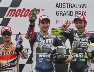 Lorenzo keeps title race alive after Marquez error