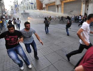 Scores detained as police take over Istanbuls Gezi Park