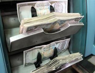 Syria limits foreign currency use, threatens traders with jail