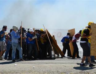 Police forces resort to teargas to disperse Silivri crowds ahead of verdict in Turkeys major coup trial