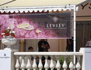 Insurer offers 1 million euros for Cannes jewel heist clues