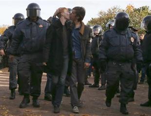 Gay rights protest in St Petersburg ends in clashes, arrests
