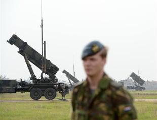 Dutch PM makes Patriot visit to NATOs İncirlik airbase, speaks with Turkish PM