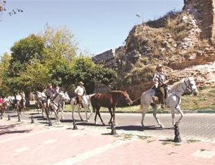 Travelers to traverse route of great adventurer of Ottoman era