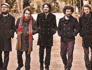 Replikas on stage at Salon IKSV