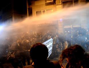 Istanbul police stage intervention against protesters supporting ODTÜ demos