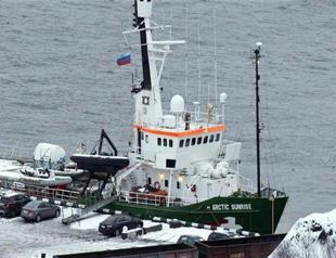 Russia to boycott maritime court hearings over Greenpeace ship
