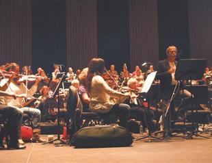 Greek singer performs for Kavafis’ 150th birthday