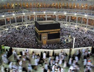 Muslim pilgrims stone devil in final hajj ritual